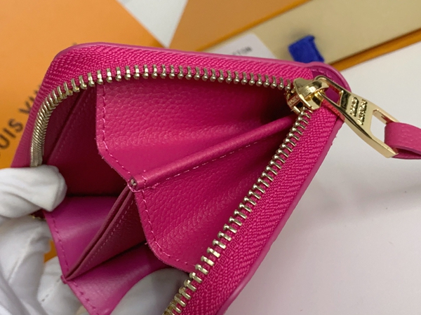 LVコピーウォレット着用イメージ